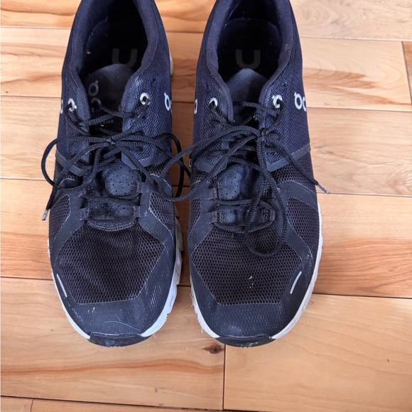 On Running Men's Black and White Athletic Shoes - Picture 5 of 9